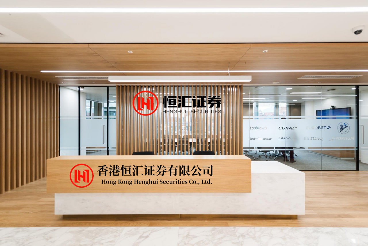 鼎宝融 骂“啃老”的声音消失了？不是年轻人变懒了，是时代突然刹停了